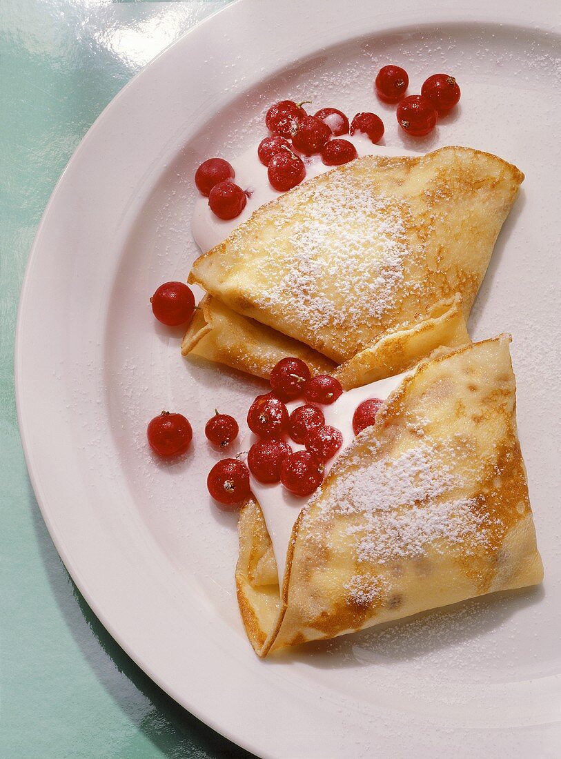 Süße Crepes mit Johannisbeeren