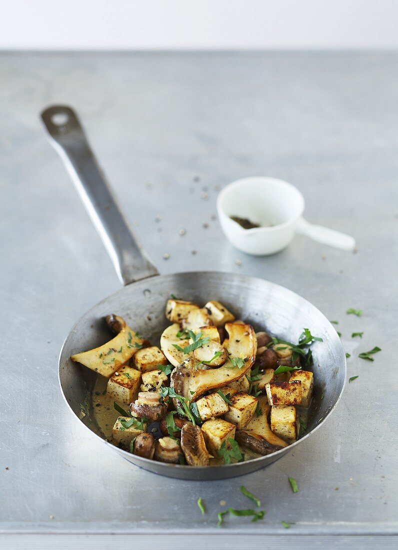 Pan-cooked mushrooms and tofu