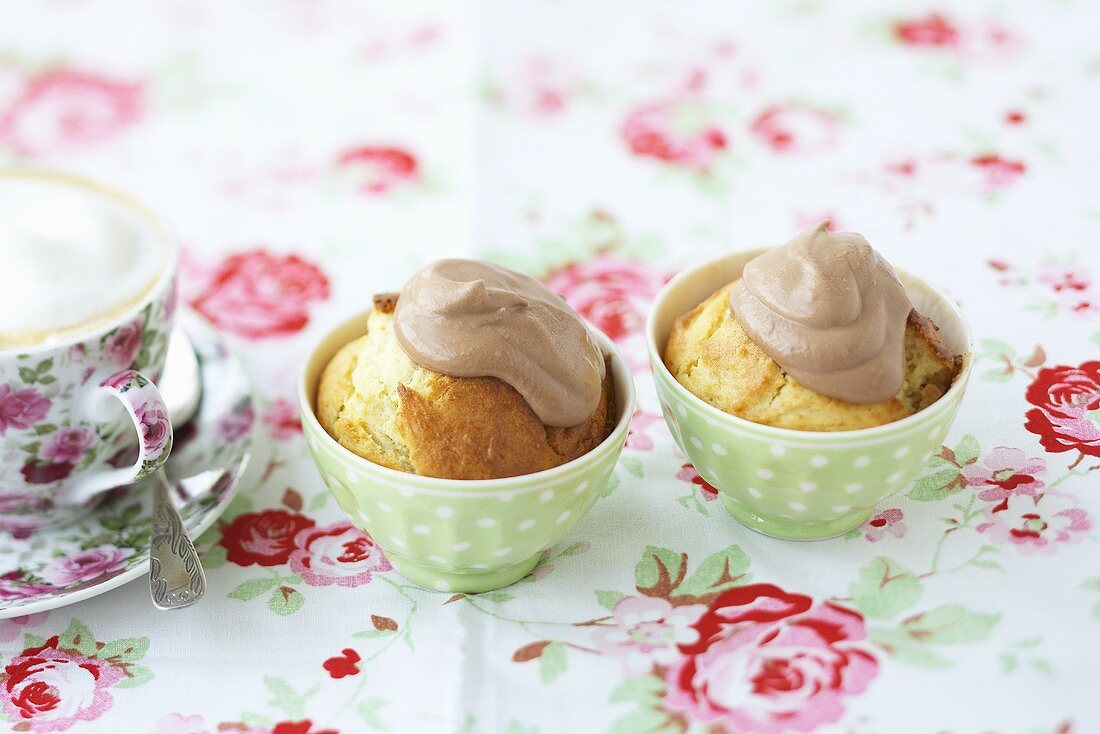 Vanilla and chocolate cupcakes