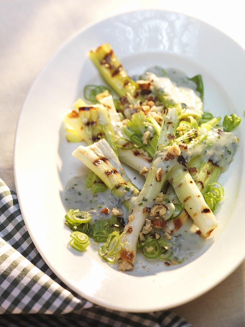 Grilled young leeks with Gorgonzola sauce