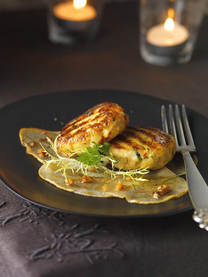 Chicken burgers on pear carpaccio with walnut vinaigrette