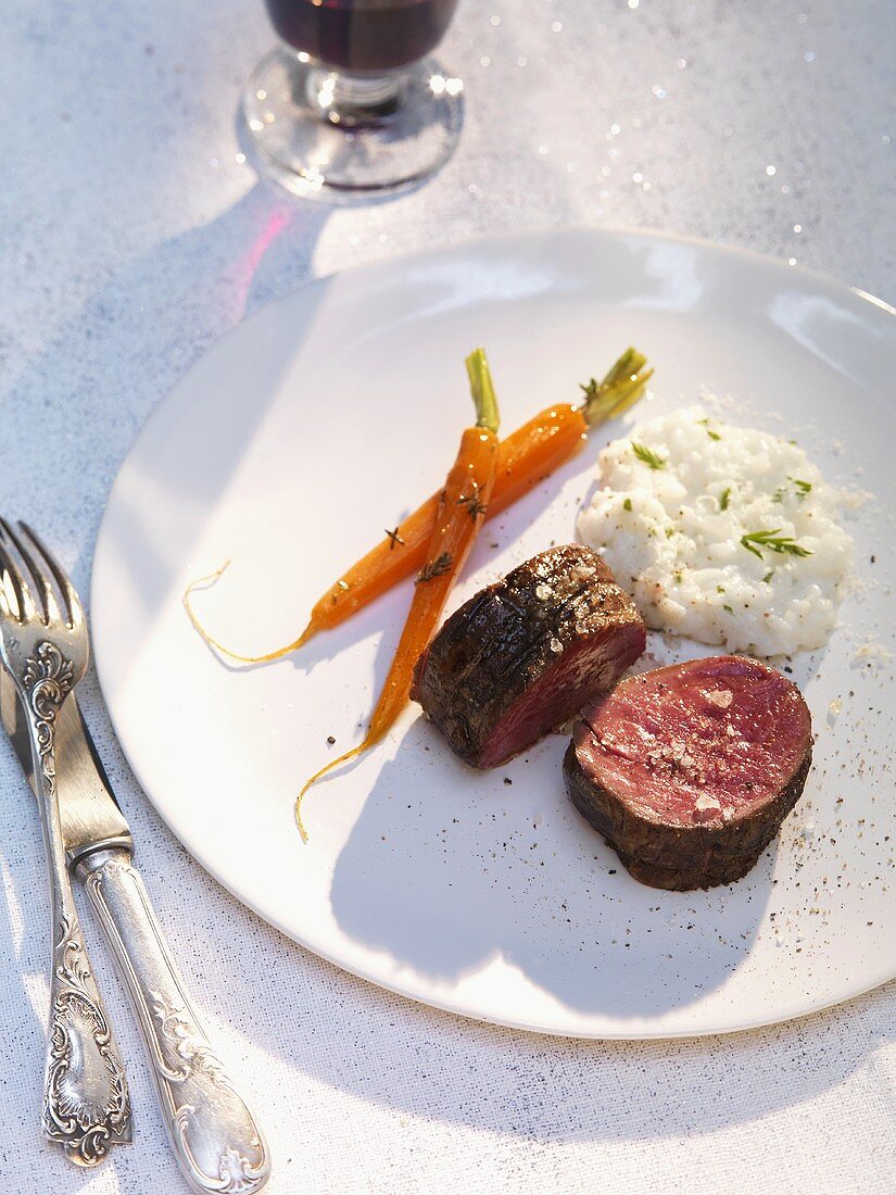 Beef fillet with pastasotto and caramelised carrots