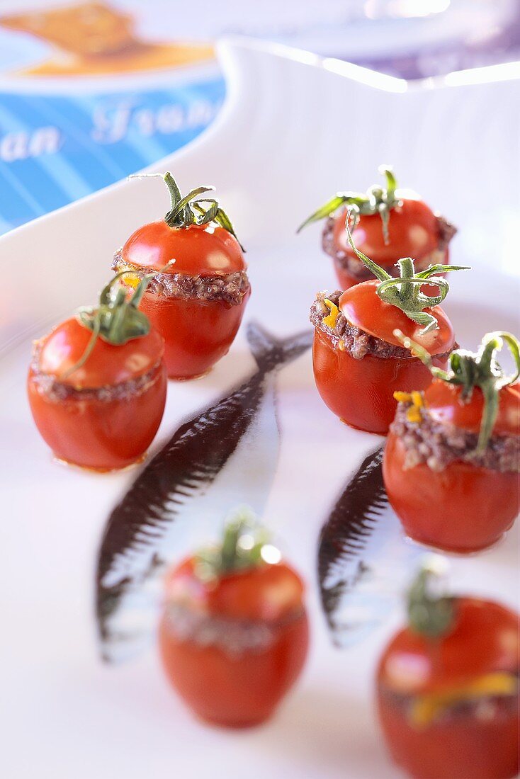 Gefüllte Tomaten mit Sardinen