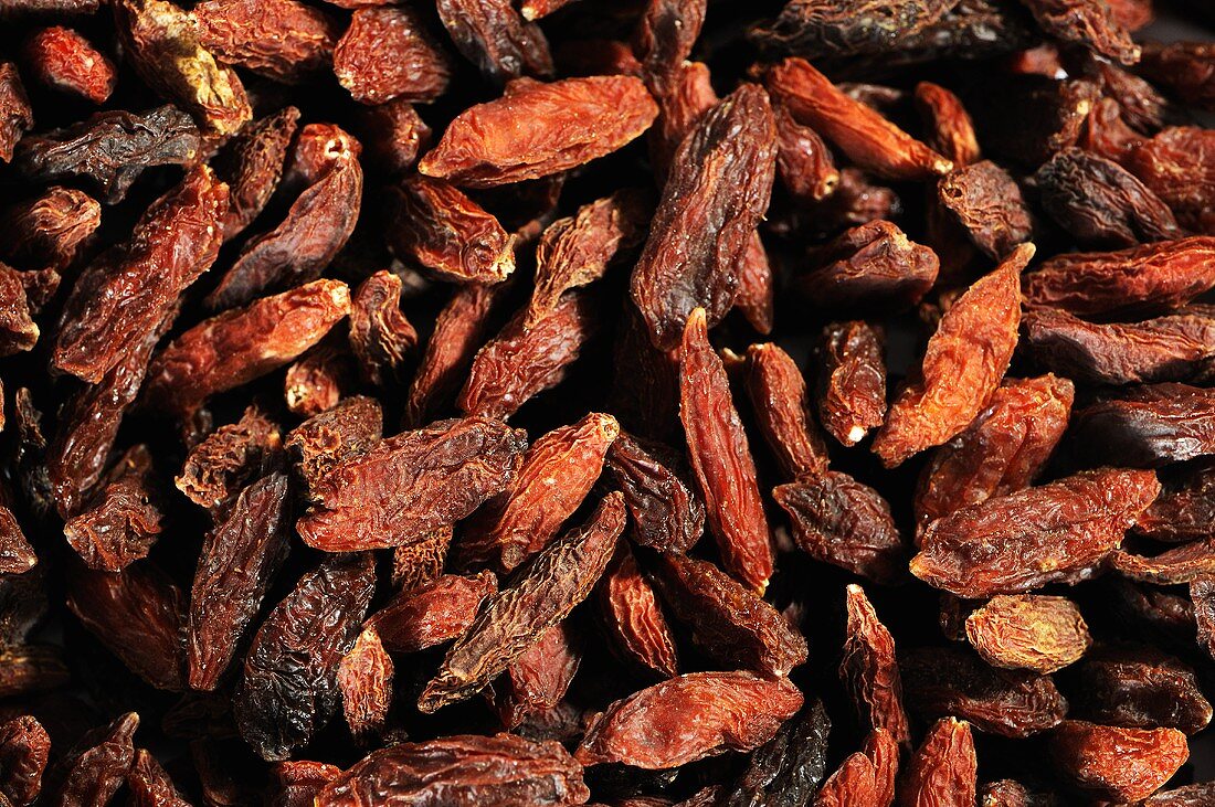 Dried goji berries (full-frame)