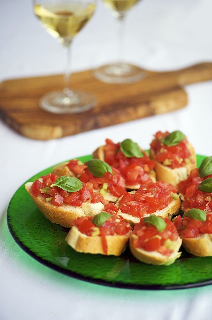 Bruschette (Röstbrote mit Tomaten & Basilikum, Italien)