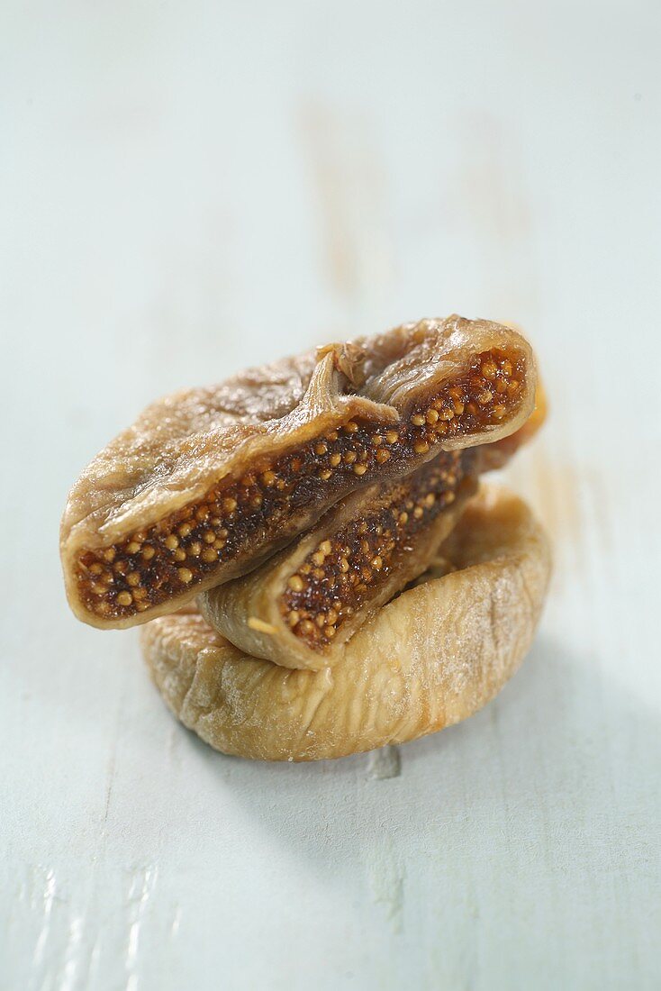 Dried figs, whole and halved