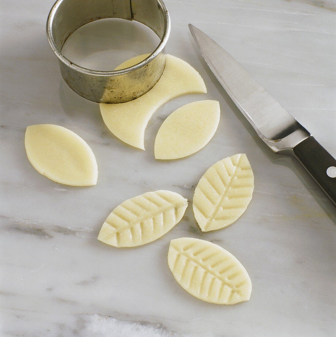 Cutting out marzipan leaves