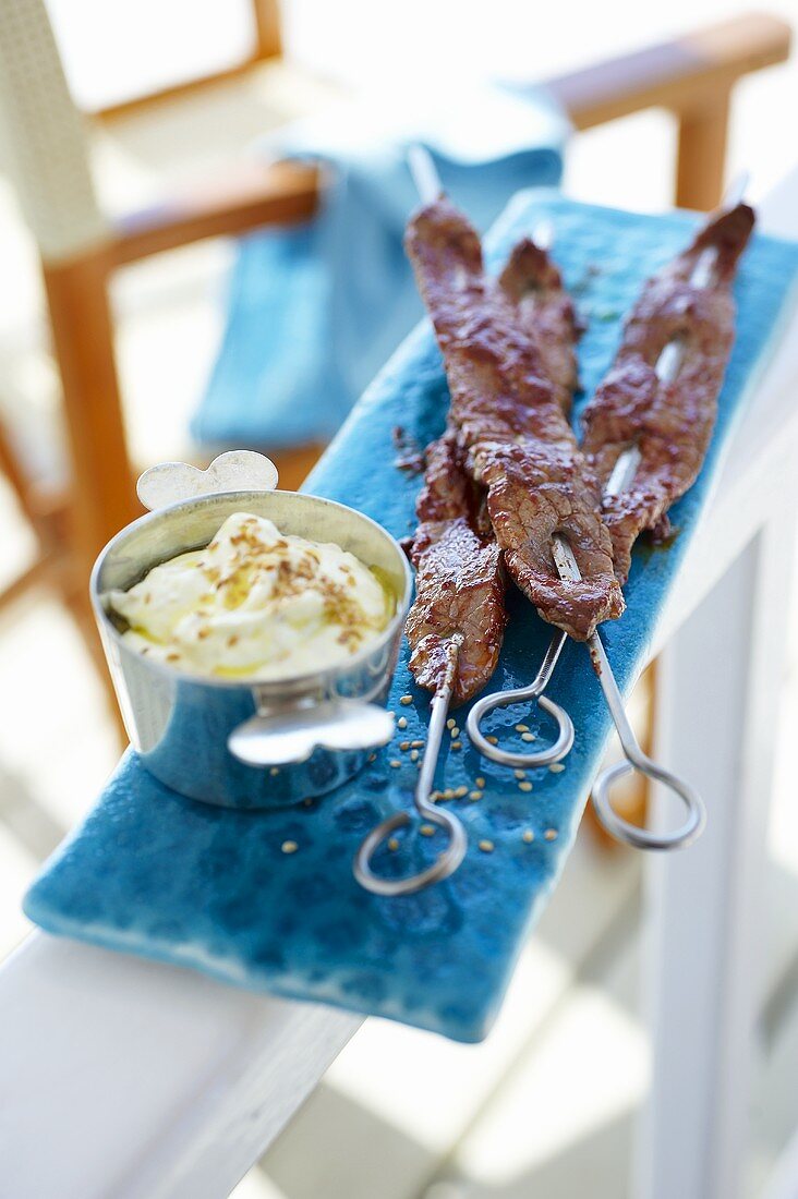 Tandoori-Spiesse mit Dip