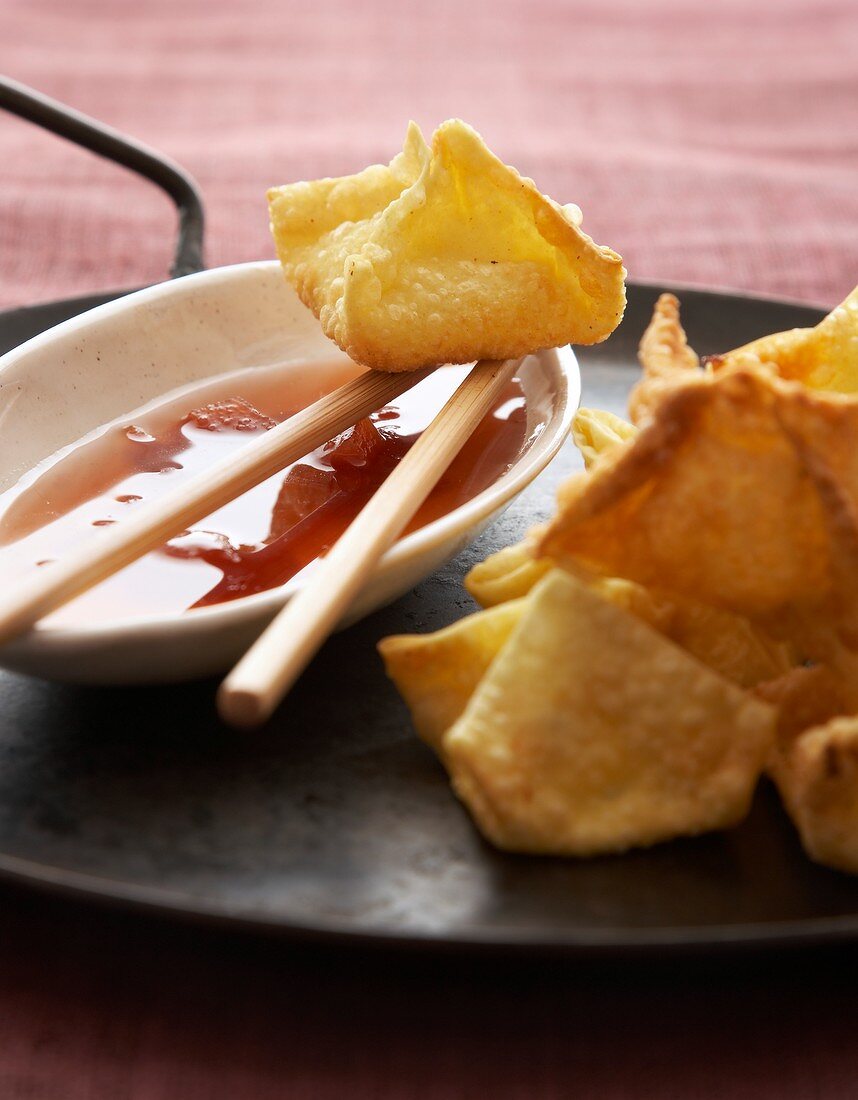 Deep-fried wontons with cheese filling