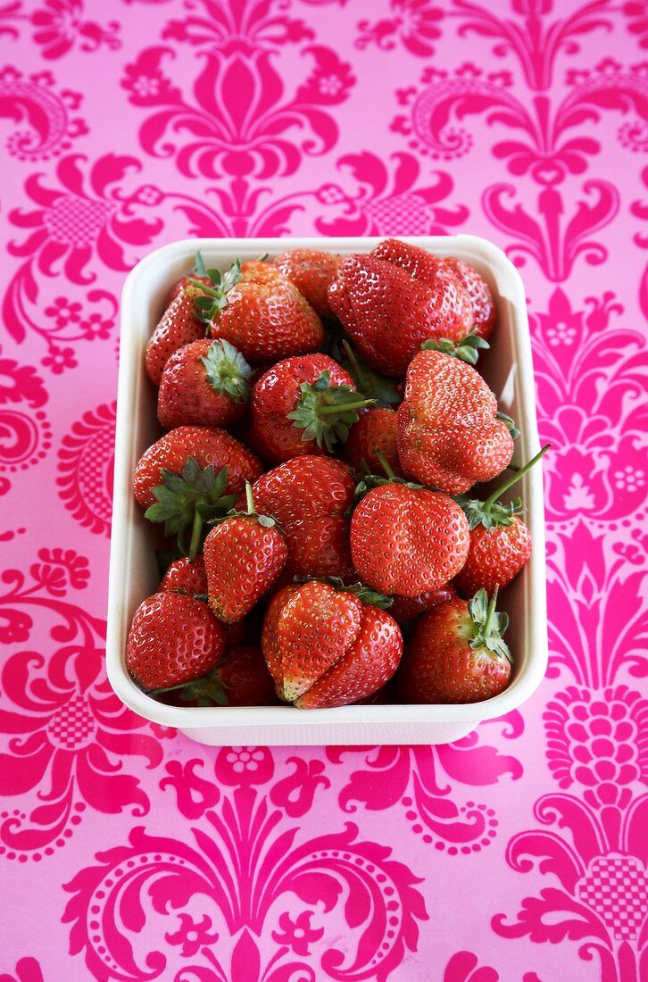 Fresh strawberries in a bowl