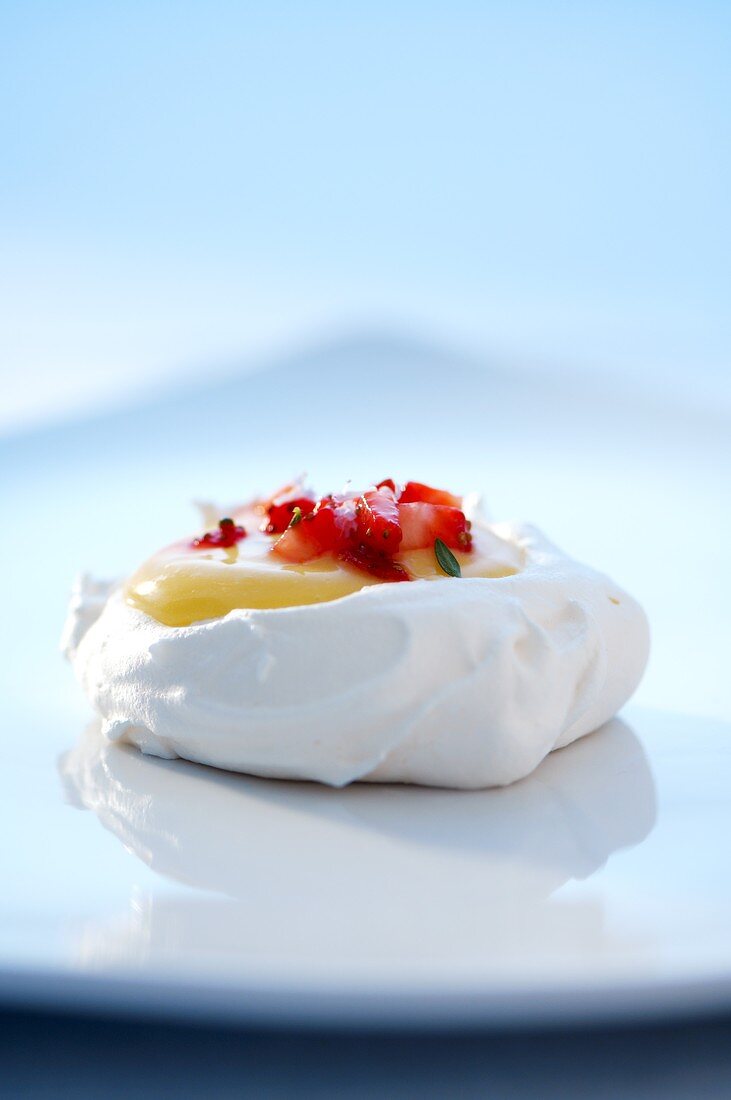 Meringue with lemon curd and strawberry salsa