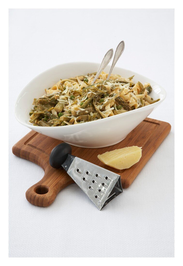 Tagliatelle with green asparagus, peas and Parmesan