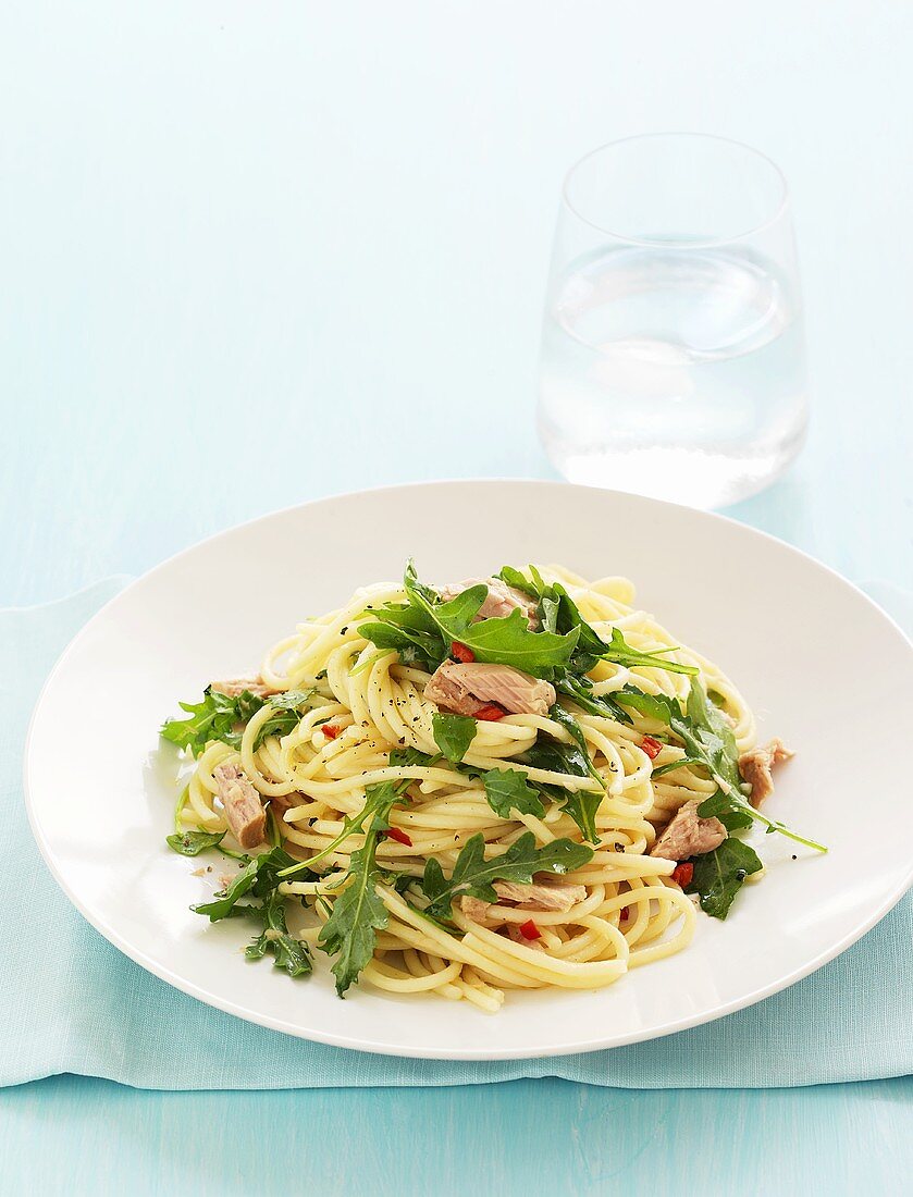 Spaghetti mit Rucola, Thunfisch und Chillies