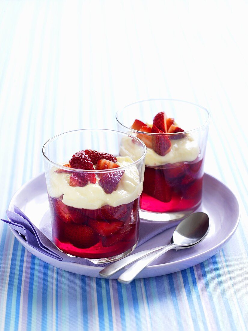 Strawberry jelly with vanilla cream