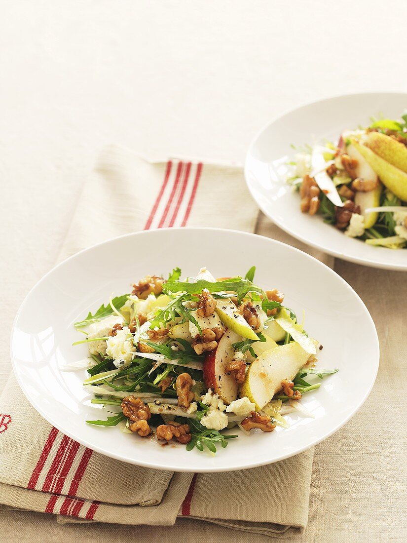 Chicory, rocket and pear salad with nuts and blue cheese