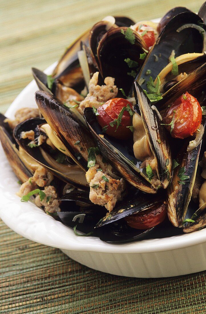 Mussels with sausagemeat and cherry tomatoes