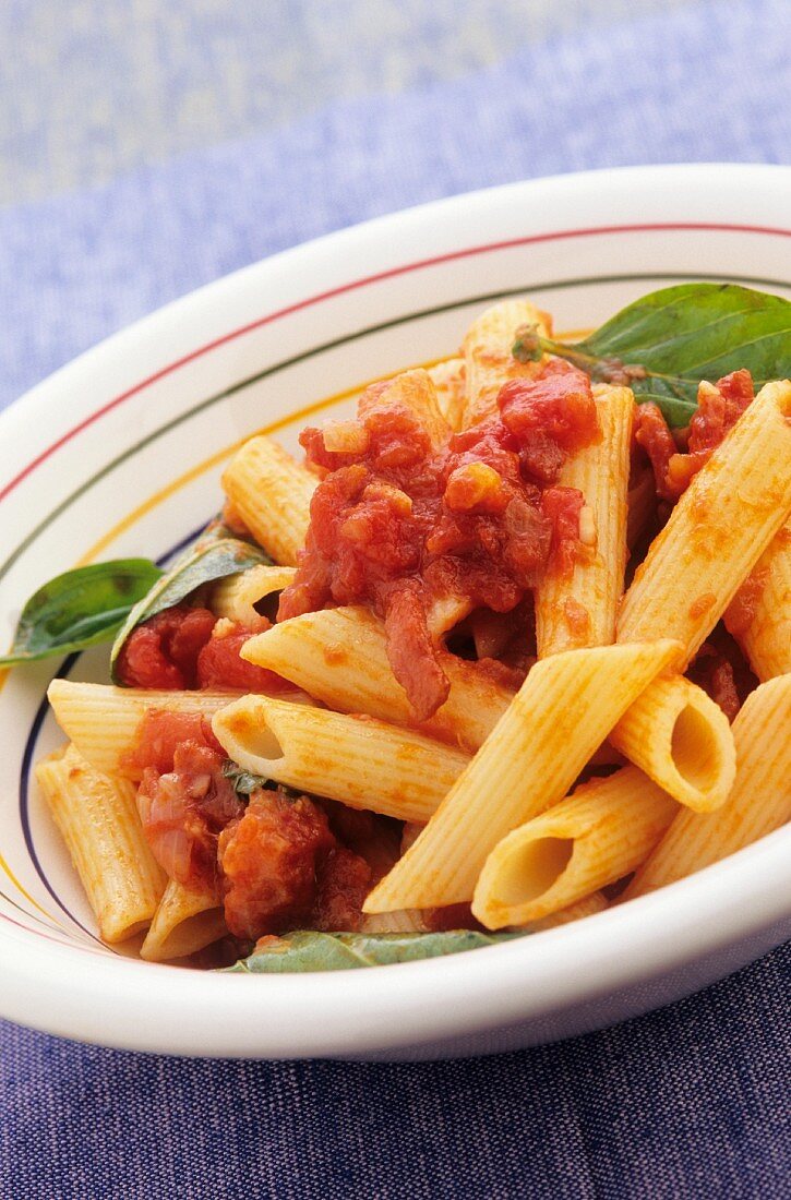 Penne all'amatriciana (pasta with tomatoes, bacon and onions)