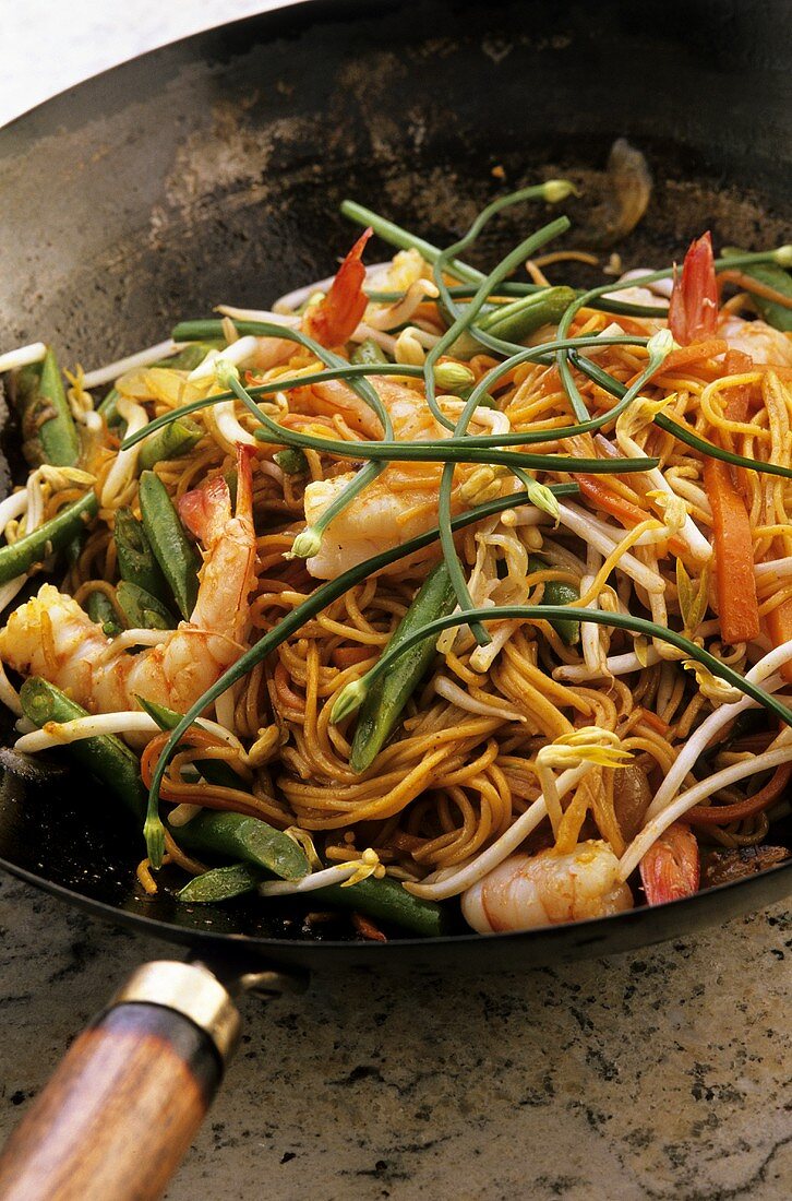 Singapore noodles with prawns (Asia)