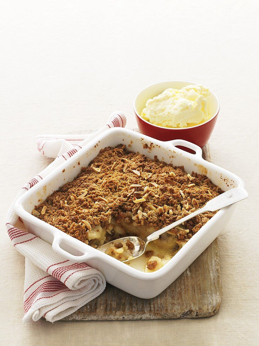 Apple crumble with slivered almonds
