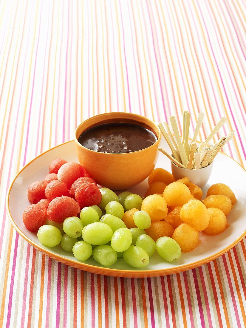 Fruit fondue with chocolate hazelnut dip