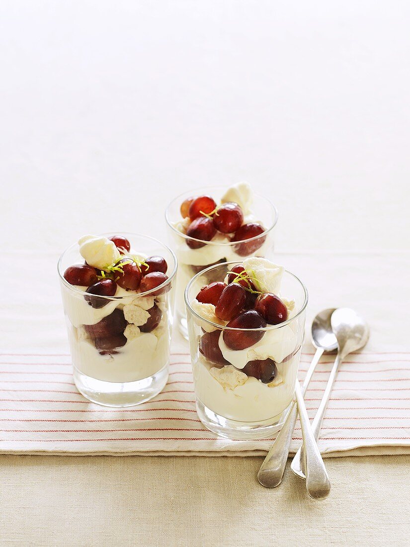 Layered dessert of grapes, meringue and cream