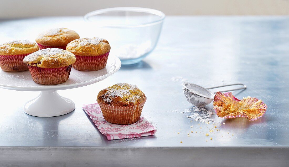 Berry muffins with icing sugar