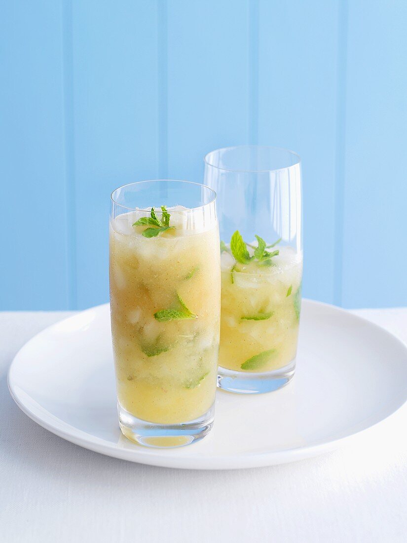 Zwei Gläser Mojito