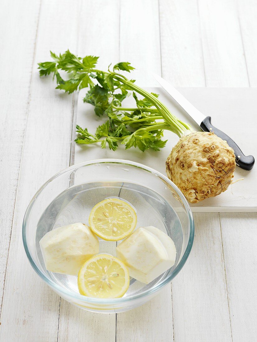 Peeled celeriac in lemon water