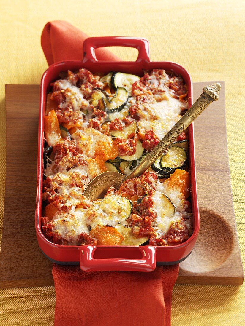 Kürbis-Zucchini-Gratin in der Backform