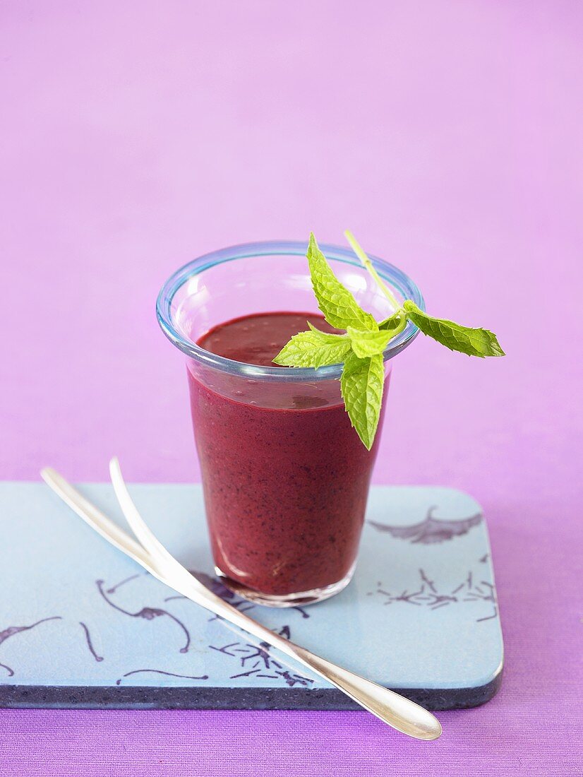 Berry smoothie with millet