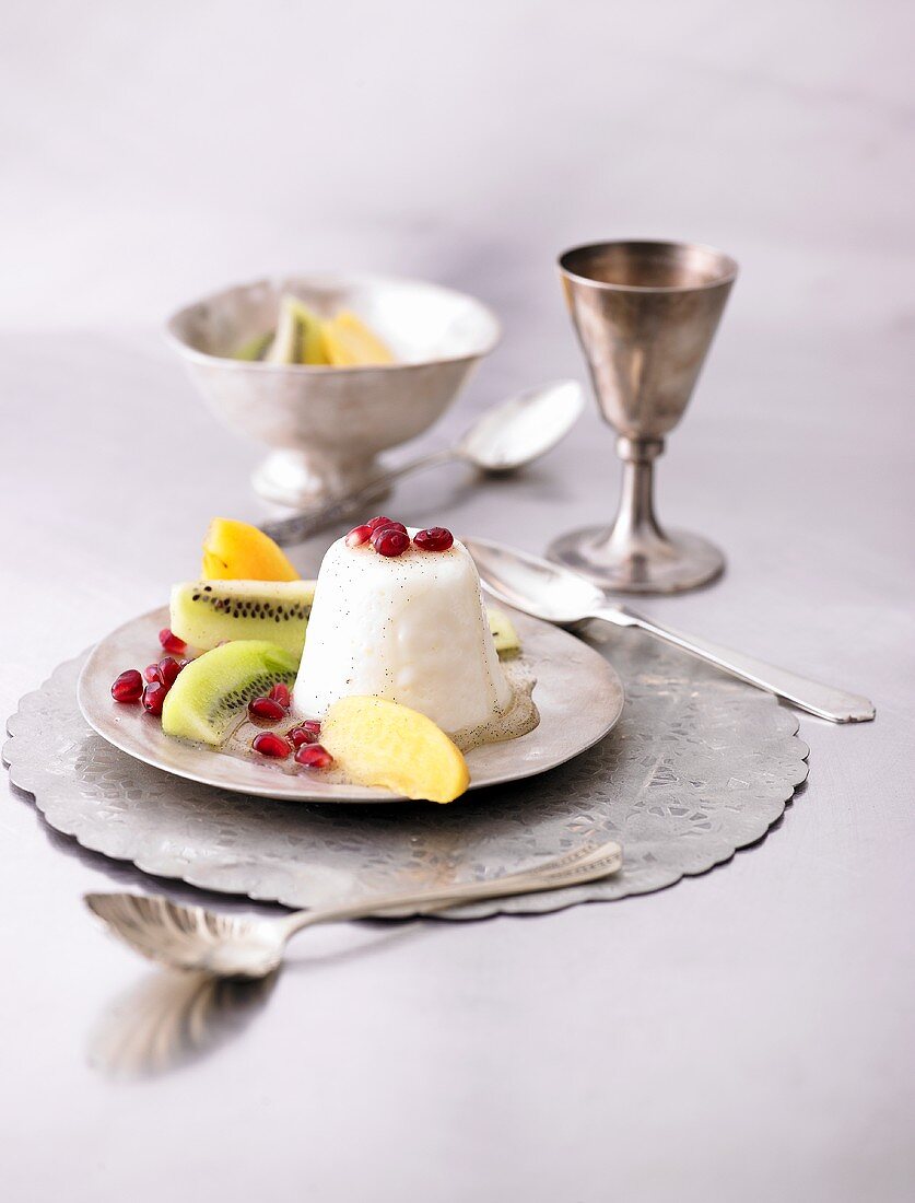 Yoghurt mousse with exotic fruit