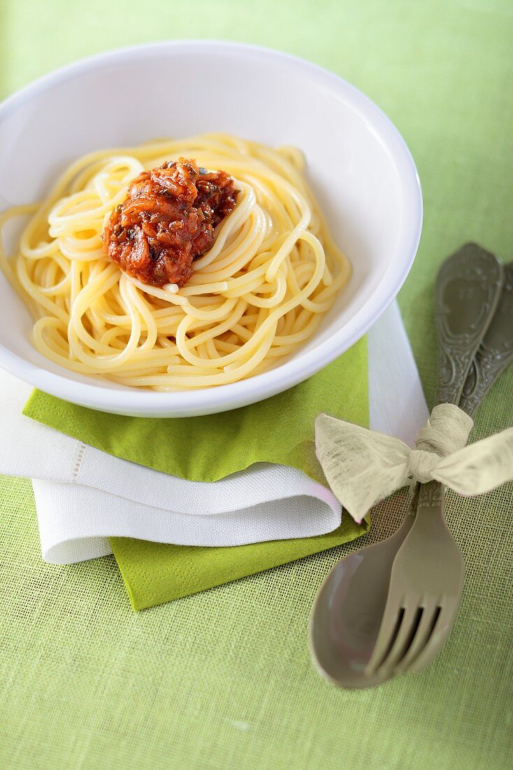 Spaghetti with tomato and anchovy sauce