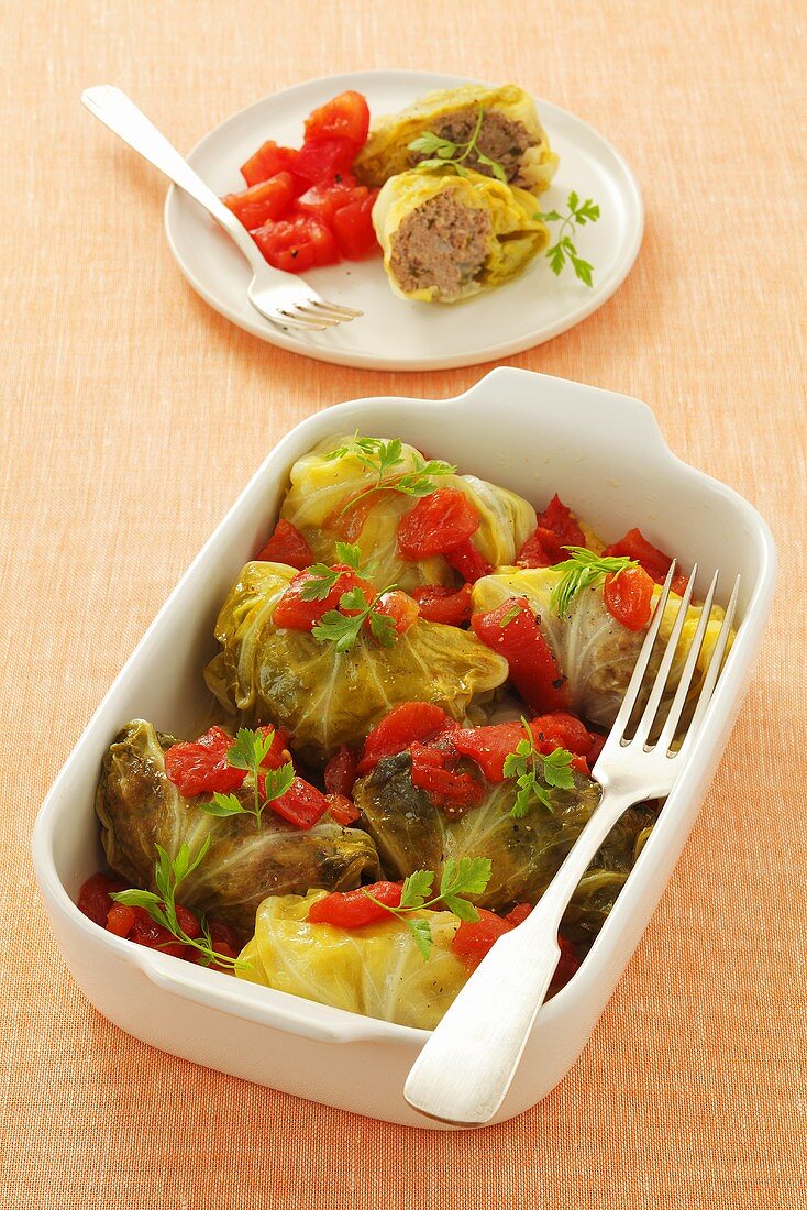 Cabbage leaves stuffed with mince, with tomatoes
