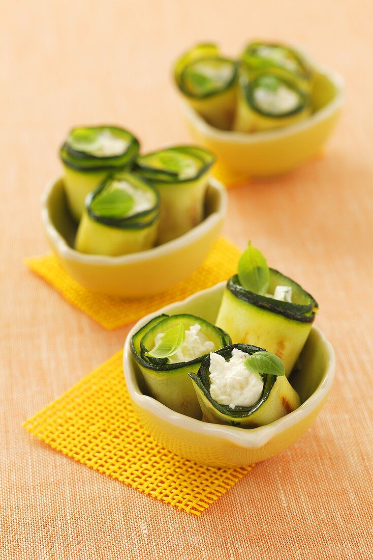 Grilled courgette rolls filled with soft cheese