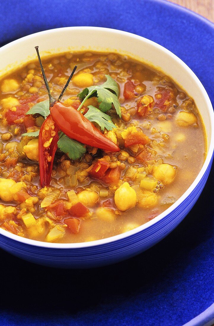 Spicy chick-pea and lentil soup with chillies