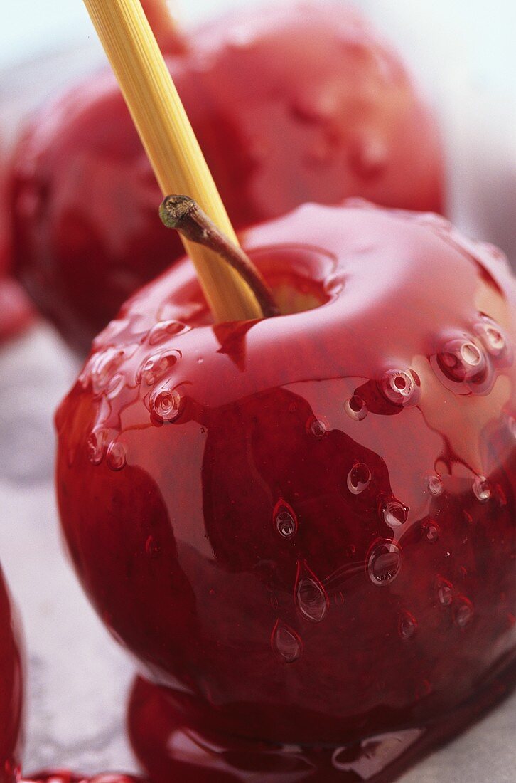 Toffee apples (close-up)