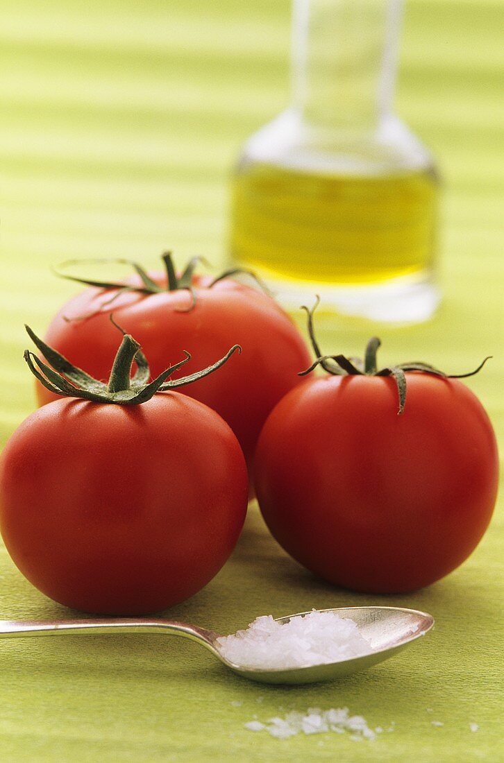 Tomaten, Salz und Olivenöl