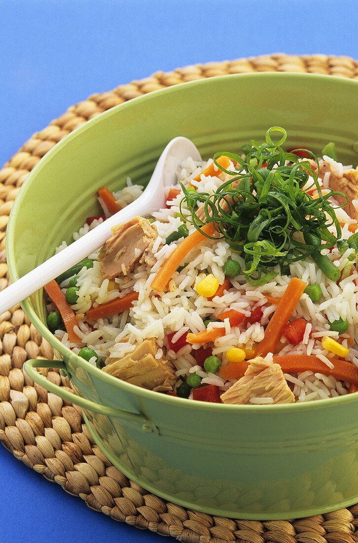 Rice salad with tuna and vegetables