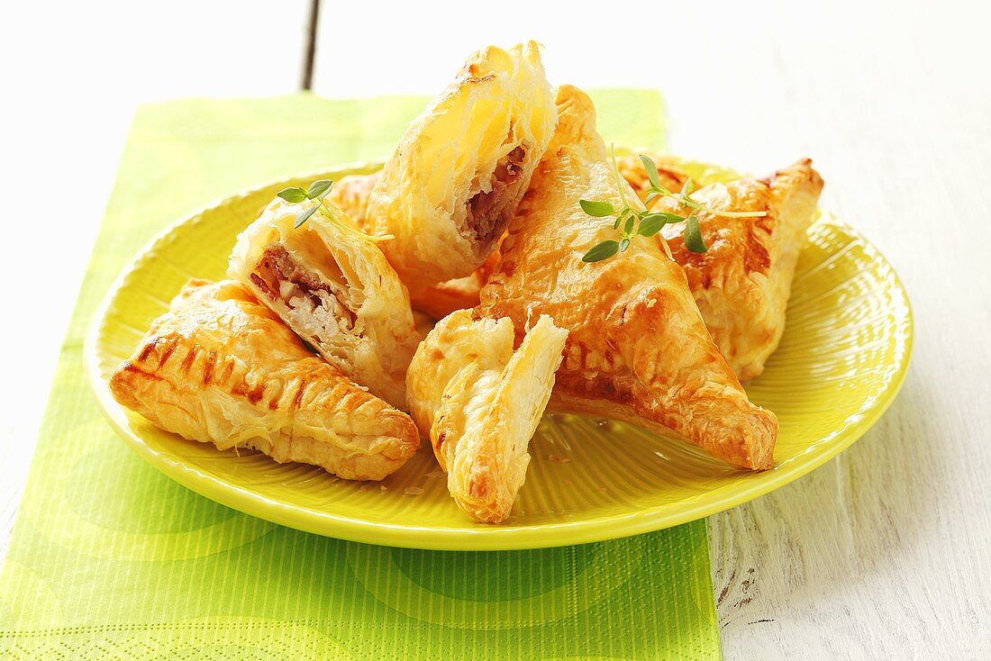 Chicken and bacon pasties (in puff pastry)