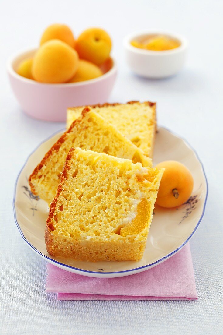 Yeasted apricot cake