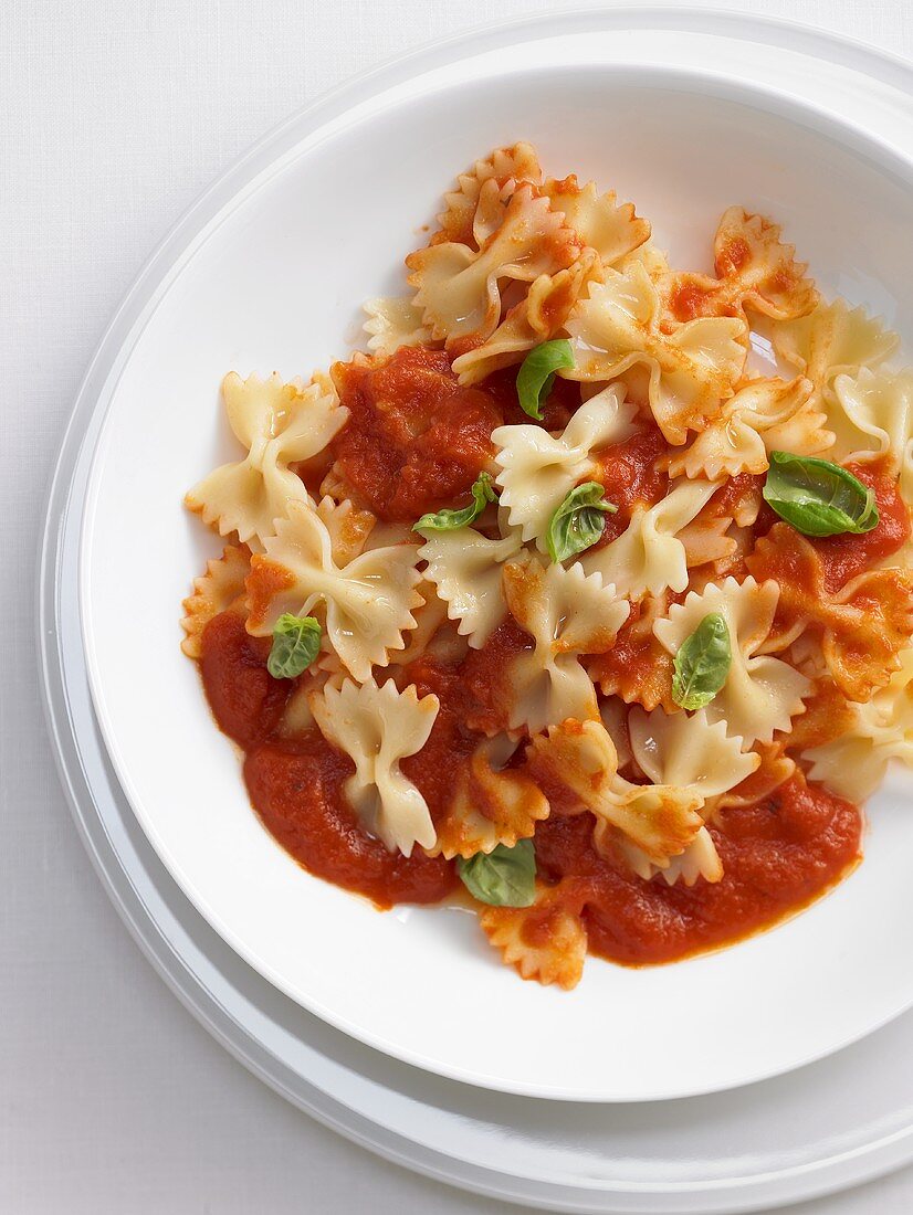 Farfalle mit Tomatensugo