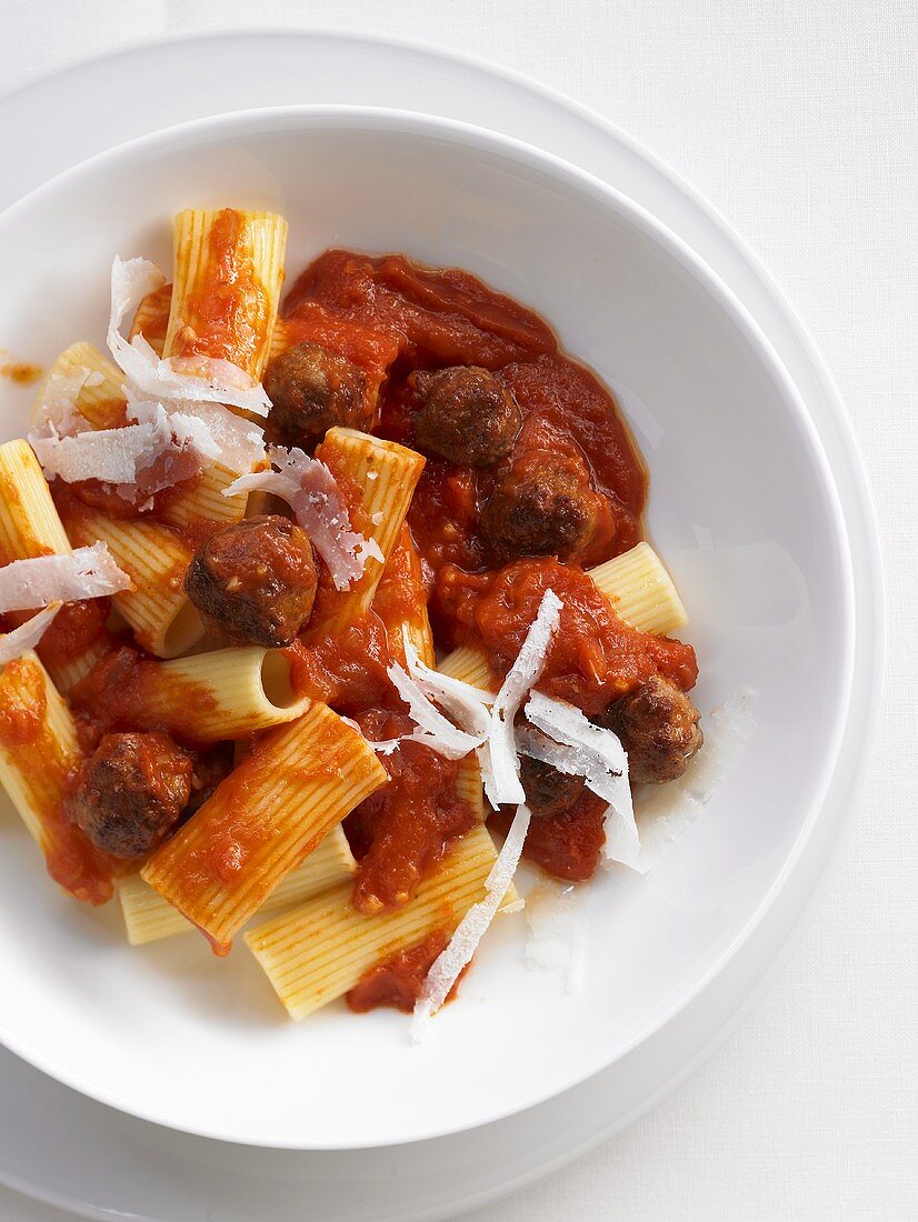 Rigatoni with meatballs and tomato sugo arrabbiata