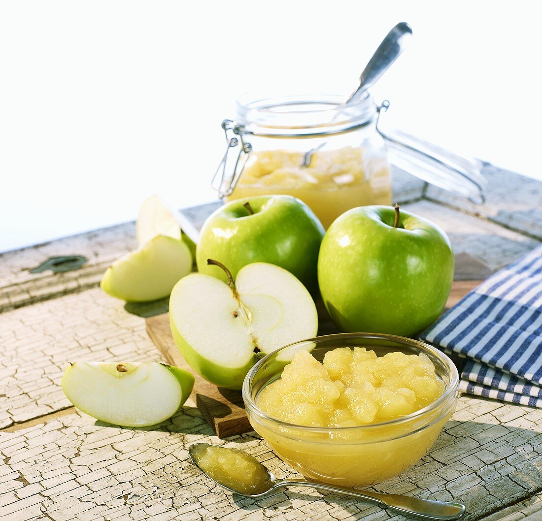 Apple puree and green apples