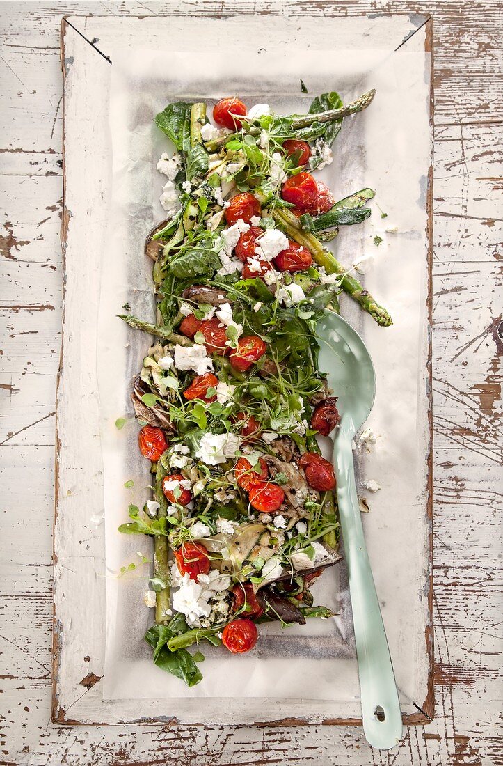 Grilled asparagus with courgettes and goat's cheese