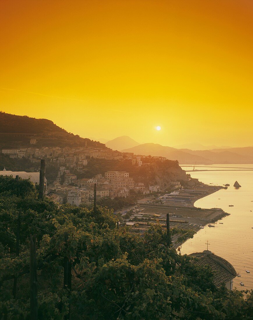 Blick auf Vietri sul Mare, Kampanien, Italien