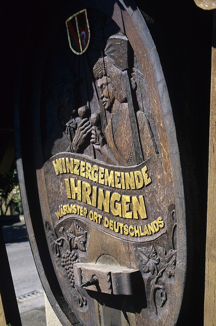 Schnitzerei am Ortseingang der Winzergemeinde Ihringen