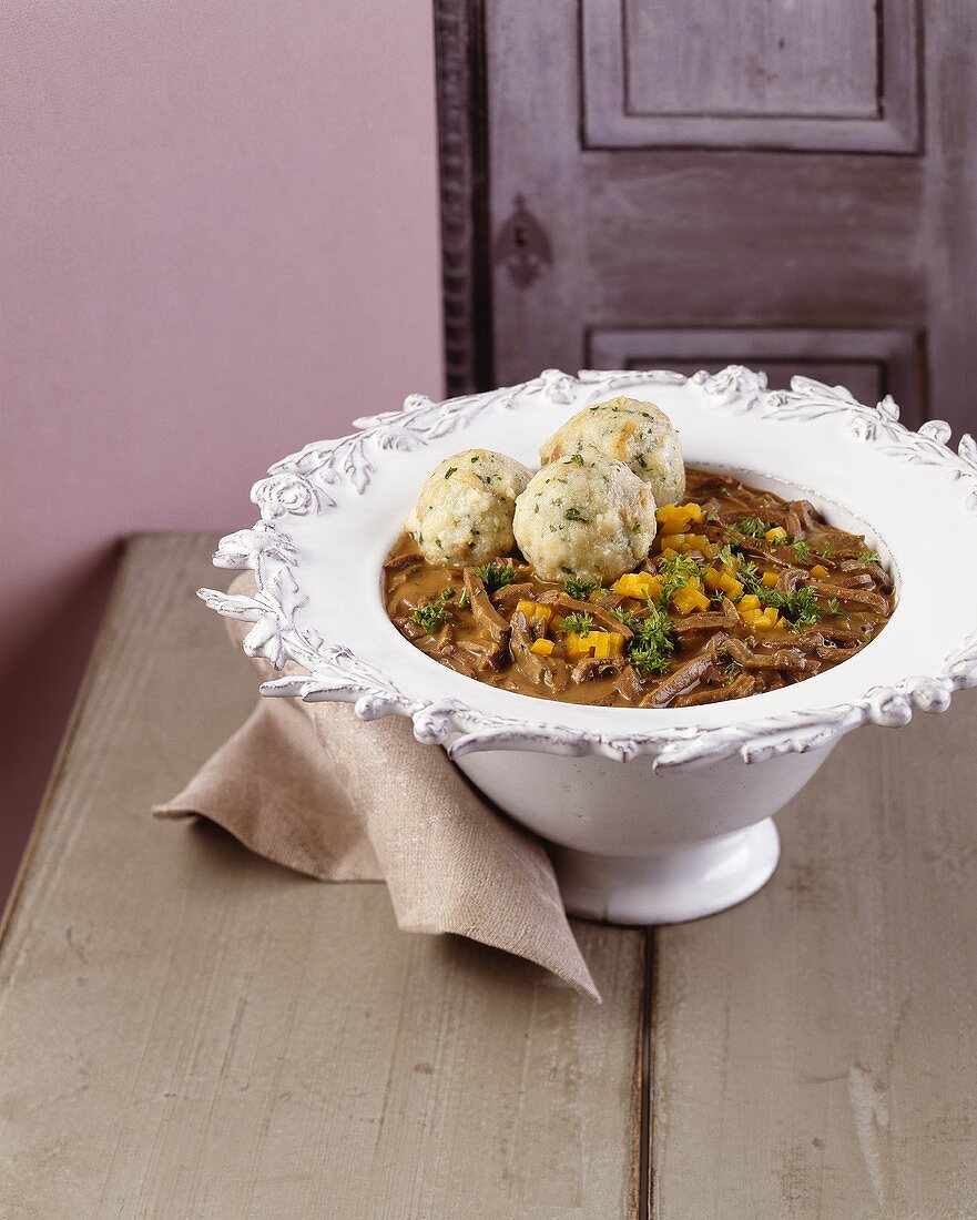 Veal lights in Riesling with bread dumplings