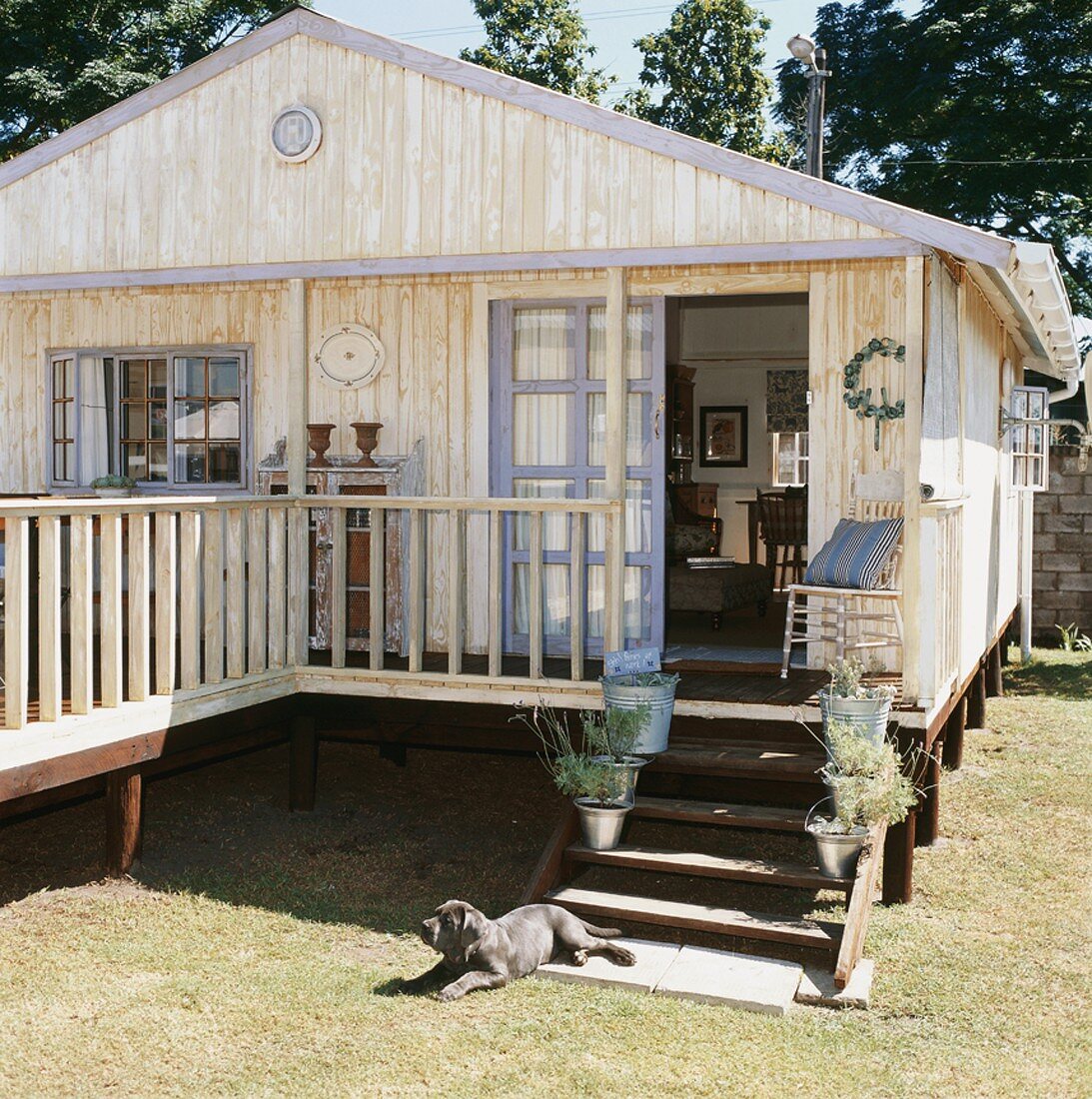 Ein Holzhaus