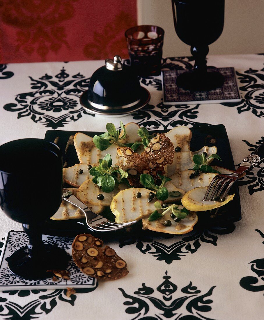 Birnen-Carpaccio mit Senf-Dressing und Kapern