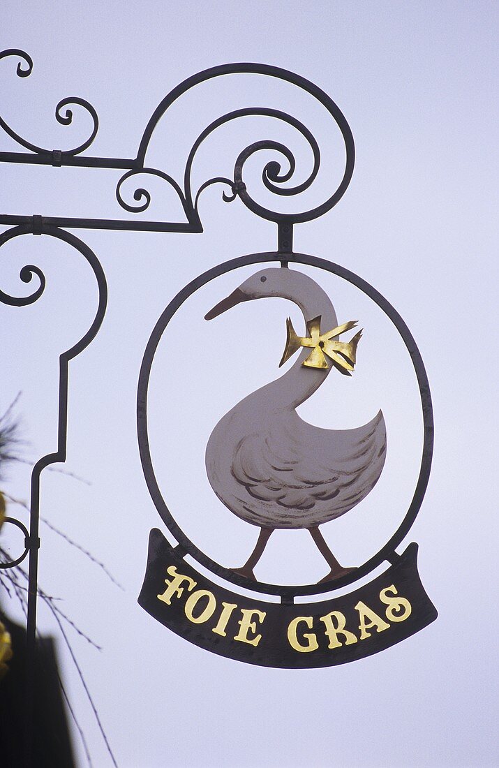 Schild 'Foie Gras' vor Restaurant, Riquewihr, Elsass